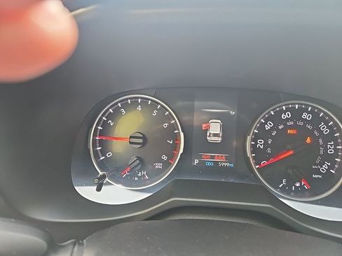 Used 2019 Toyota RAV4 LE image 5