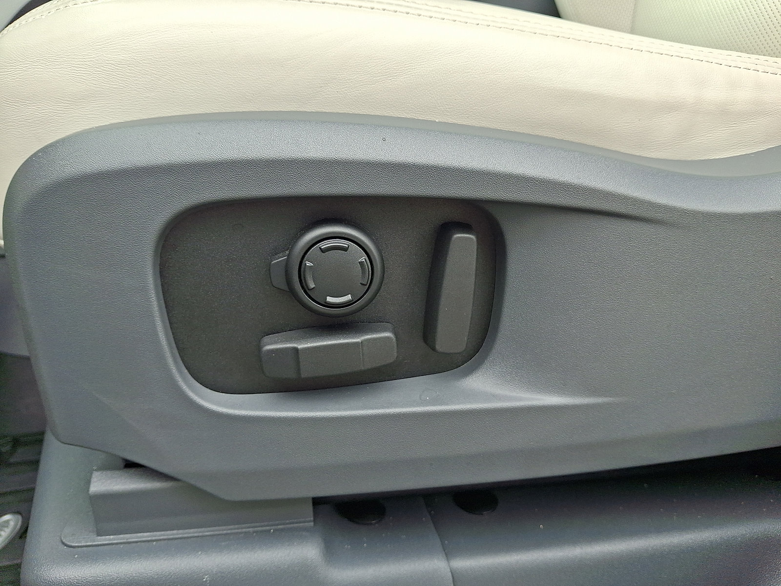 Certified 2023 Land Rover Defender 110 S AWD/4WD image 10