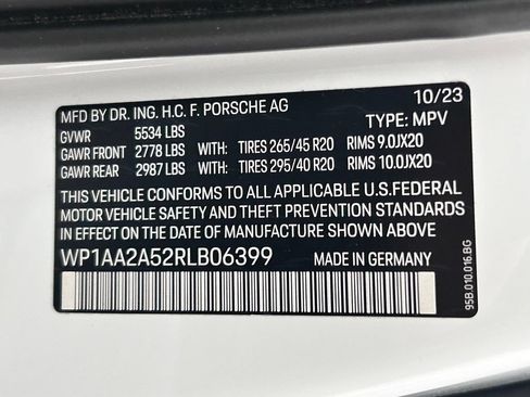 Used 2024 Porsche Macan AWD/4WD image 24