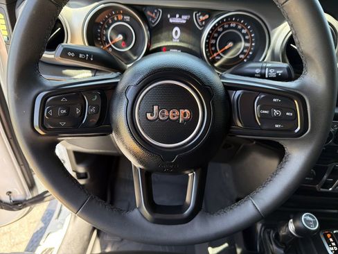 Used 2023 Jeep Gladiator Sport AWD/4WD image 25