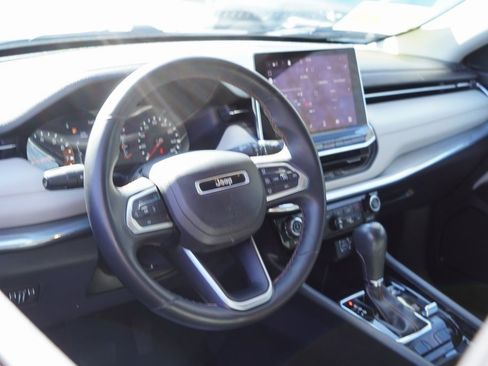 Used 2022 Jeep Compass Limited image 12