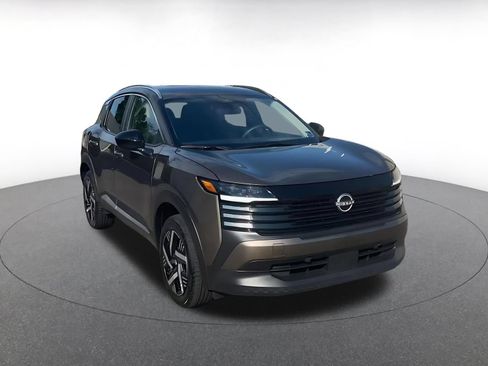Used 2026 Nissan Kicks SV FWD image 3