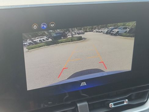 Used 2026 Chevrolet Equinox LT FWD image 24