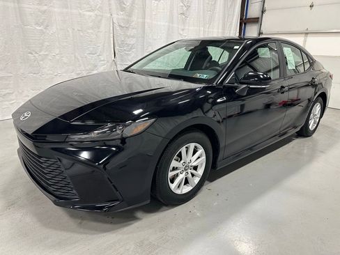 Used 2025 Toyota Camry LE image 3