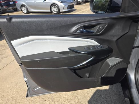 Used 2025 Chevrolet Trax LT w/ LT Convenience Package FWD image 11