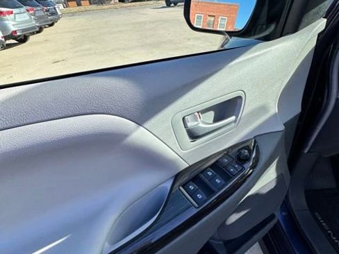 Used 2019 Toyota Sienna XLE w/ XLE Navigation Package image 20
