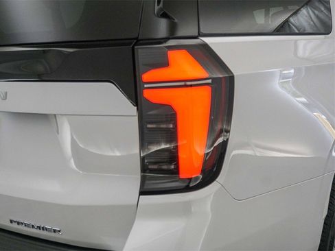 New 2025 Chevrolet Suburban Premier image 9