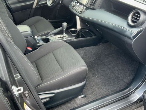 Used 2018 Toyota RAV4 XLE AWD/4WD image 28