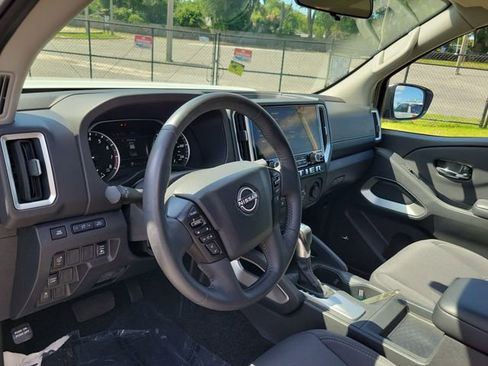 Used 2025 Nissan Frontier SV w/ SV Convenience Package RWD image 9
