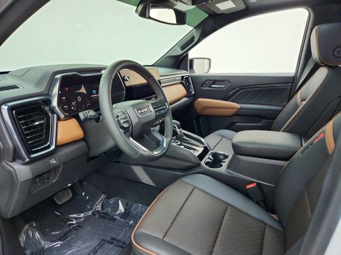 Used 2025 GMC Canyon AT4 w/ Technology Plus Package AWD/4WD image 16