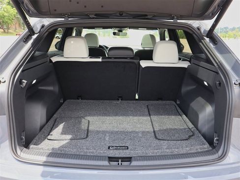 New 2025 Volkswagen Atlas Cross Sport SEL Premium R-Line image 9