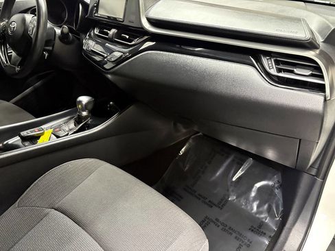 Used 2018 Toyota C-HR XLE image 37