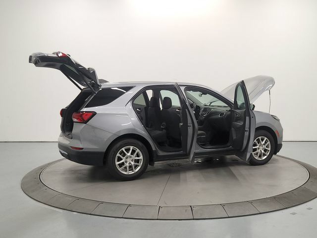 Used 2024 Chevrolet Equinox LT FWD image 16