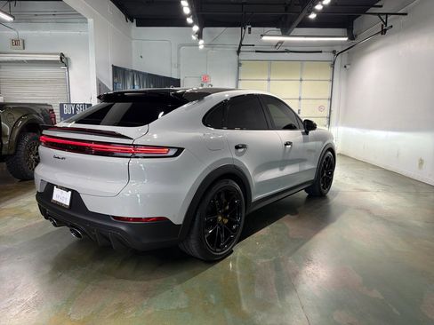 Used 2024 Porsche Cayenne Turbo GT AWD/4WD image 8