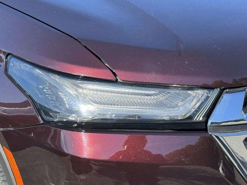Used 2023 Chevrolet Traverse LT FWD image 12