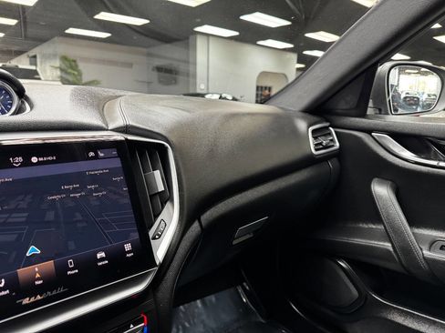 Used 2021 Maserati Ghibli S image 25