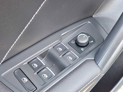 Certified 2023 Volkswagen Tiguan SEL R-Line AWD/4WD image 32