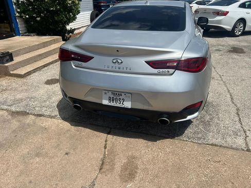 Used 2017 INFINITI Q60 Red Sport 400 AWD/4WD image 7
