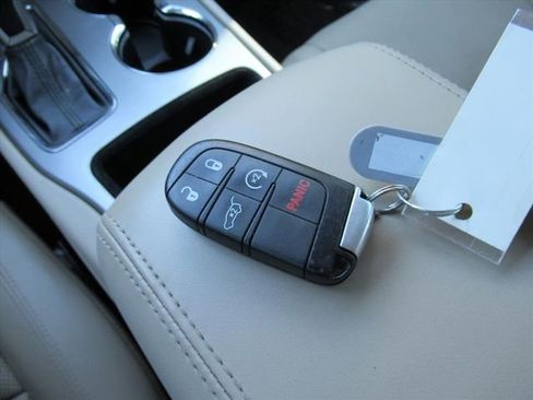 Used 2020 Jeep Grand Cherokee Limited w/ Luxury Group II image 33