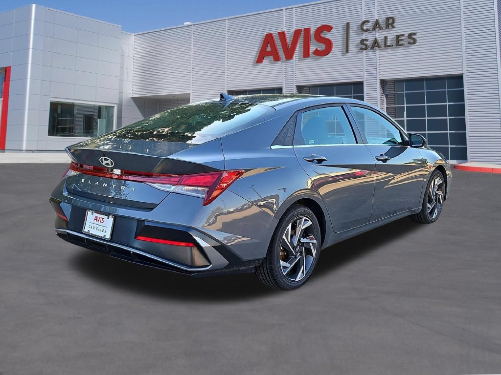 Used 2025 Hyundai Elantra SEL FWD image 5