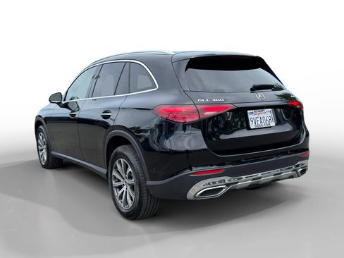 Used 2024 Mercedes-Benz GLC 300 4MATIC image 3