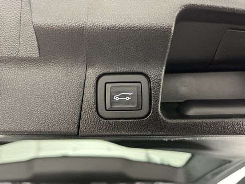 Certified 2023 GMC Acadia SLE w/ Driver Convenience Package FWD image 31