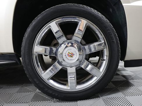Used 2010 Cadillac Escalade Luxury AWD/4WD image 6