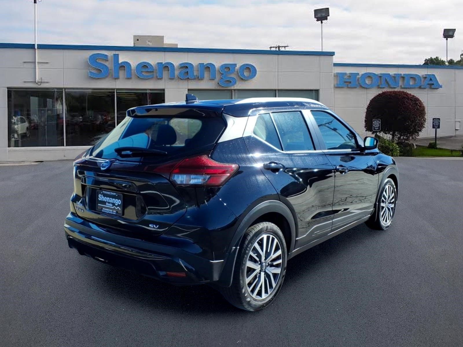 Used 2021 Nissan Kicks SV FWD image 3