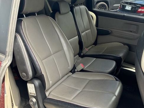 Used 2020 Kia Sedona EX FWD image 11