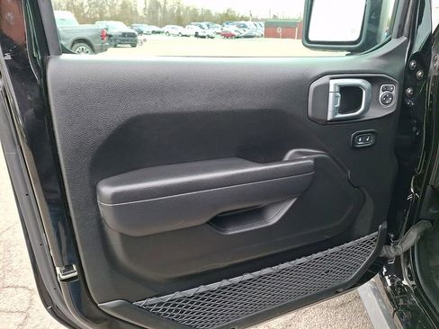 Used 2022 Jeep Gladiator Sport image 14