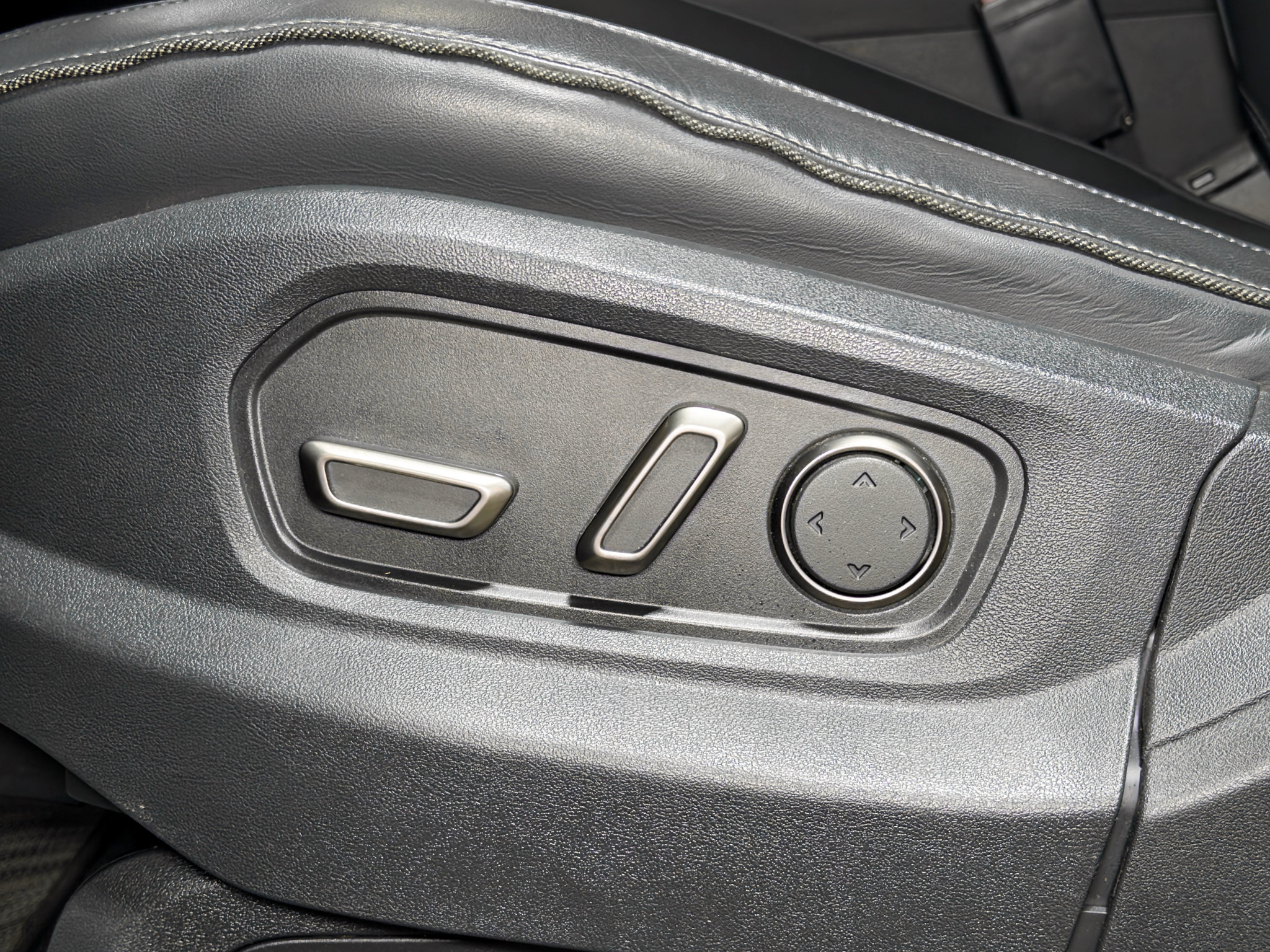 Used 2023 Rivian R1T Adventure Dual AWD/4WD image 7