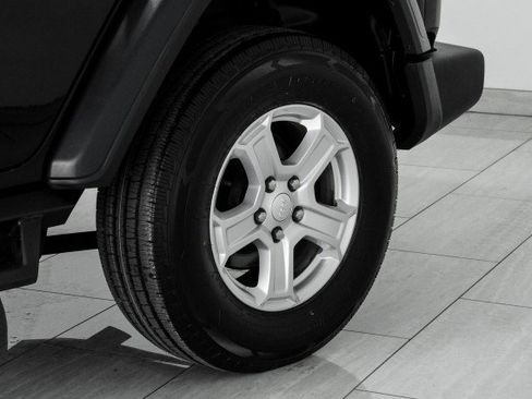 Used 2018 Jeep Wrangler Unlimited Sport S image 49