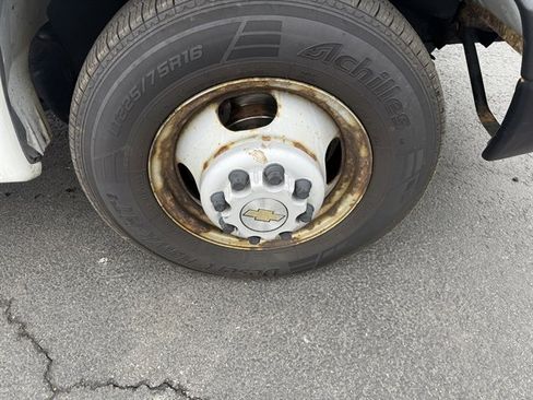 Used 2015 Chevrolet Express 3500 Extended w/ Smoker's Package image 5