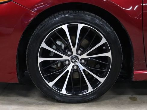 Used 2018 Toyota Camry SE FWD image 36