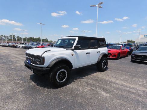 Certified 2023 Ford Bronco Badlands w/ Sasquatch Package AWD/4WD image 2