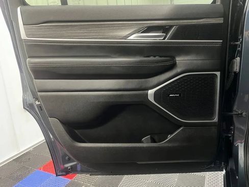Used 2024 Jeep Wagoneer Series II w/ Flexible Seating Group AWD/4WD image 20