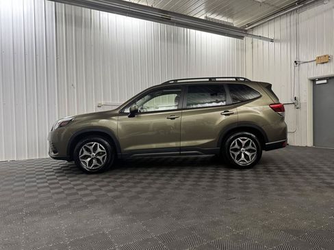 Used 2023 Subaru Forester Premium AWD/4WD image 2