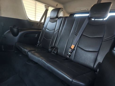 Used 2018 Cadillac Escalade ESV Luxury AWD/4WD image 9