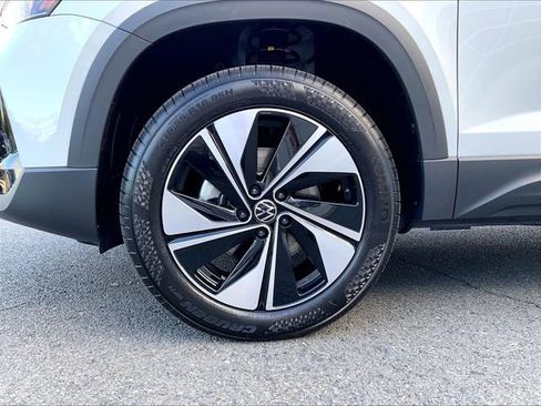 New 2026 Volkswagen Taos SE AWD/4WD image 12