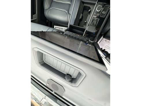 Used 2024 Toyota Tundra Platinum AWD/4WD image 14