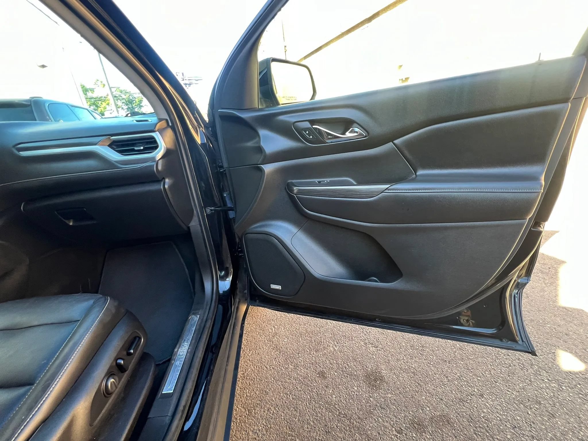 Used 2018 GMC Acadia SLT AWD/4WD image 31