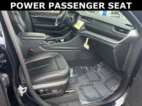 Used 2024 Jeep Grand Cherokee Limited image 46