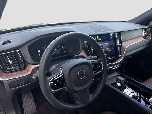Used 2023 Volvo XC60 B5 Plus w/ Protection Package Premier image 10