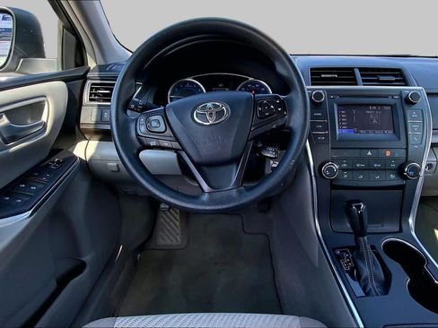 Used 2017 Toyota Camry LE FWD image 6