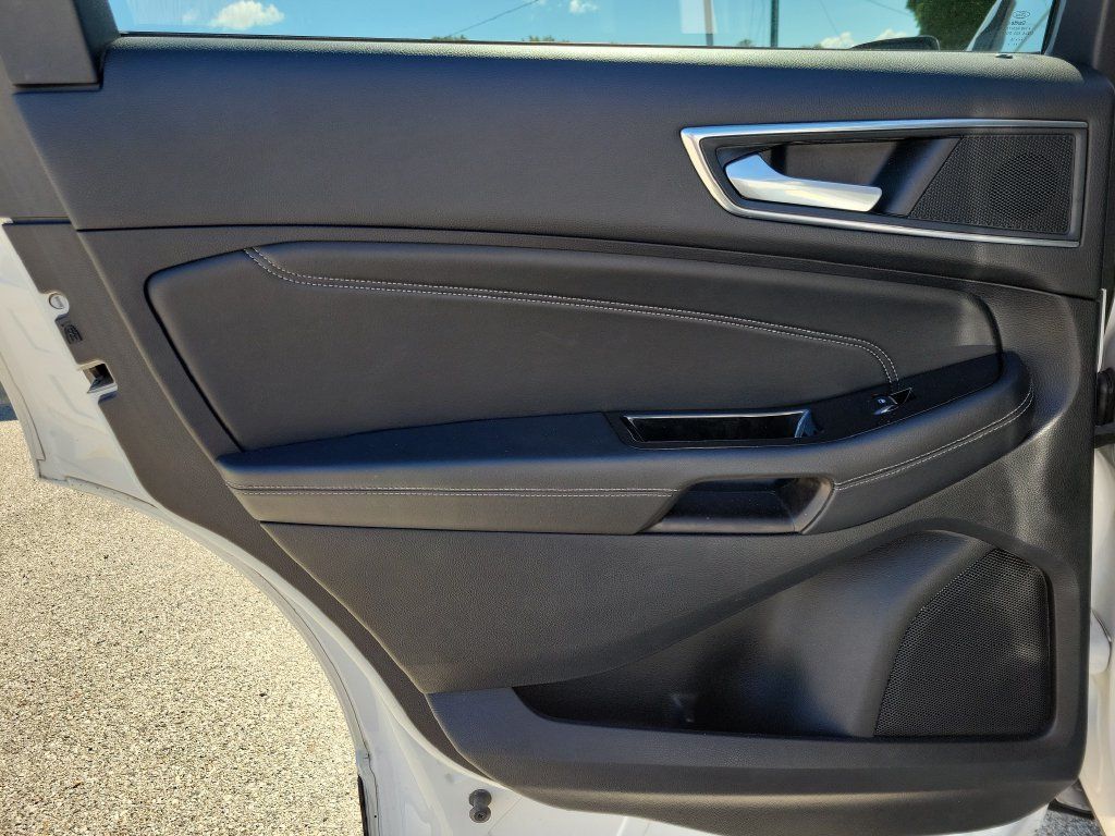 Used 2018 Ford Edge Titanium w/ Equipment Group 301A AWD/4WD image 10