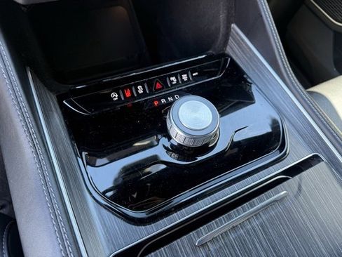 Used 2024 Jeep Wagoneer Series II w/ Flexible Seating Group image 19