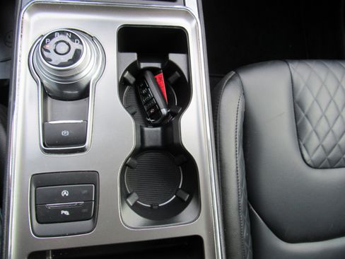 Used 2024 Ford Edge Titanium image 20