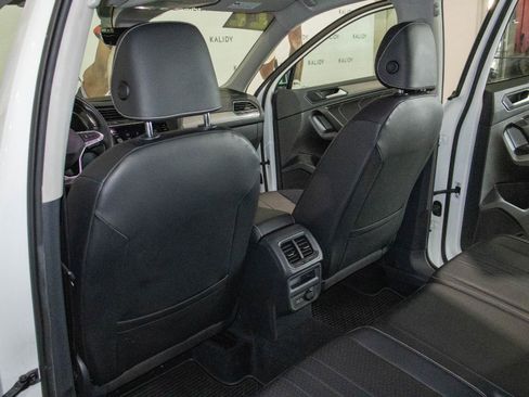 Used 2022 Volkswagen Tiguan SE image 9