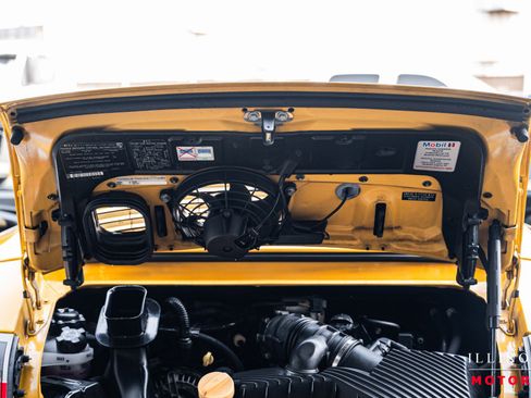 Used 2001 Porsche 911 Carrera 4 image 28