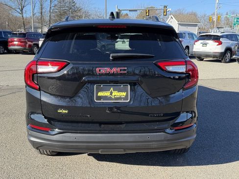 Used 2024 GMC Terrain SLE w/ Driver Convenience Package image 4